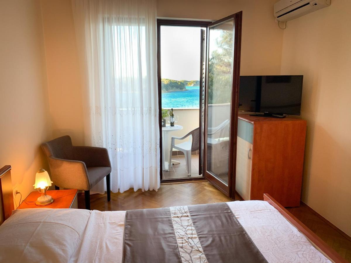 Apartements And Rooms Next To The Sea - Belveder Rab Супетарска-Драга Экстерьер фото