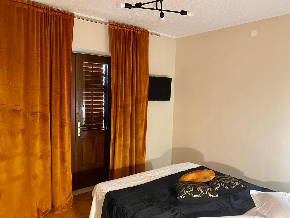 Apartements And Rooms Next To The Sea - Belveder Rab Супетарска-Драга Экстерьер фото