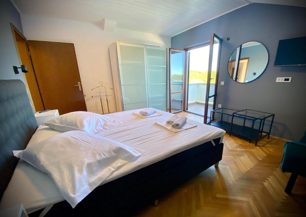 Apartements And Rooms Next To The Sea - Belveder Rab Супетарска-Драга Экстерьер фото