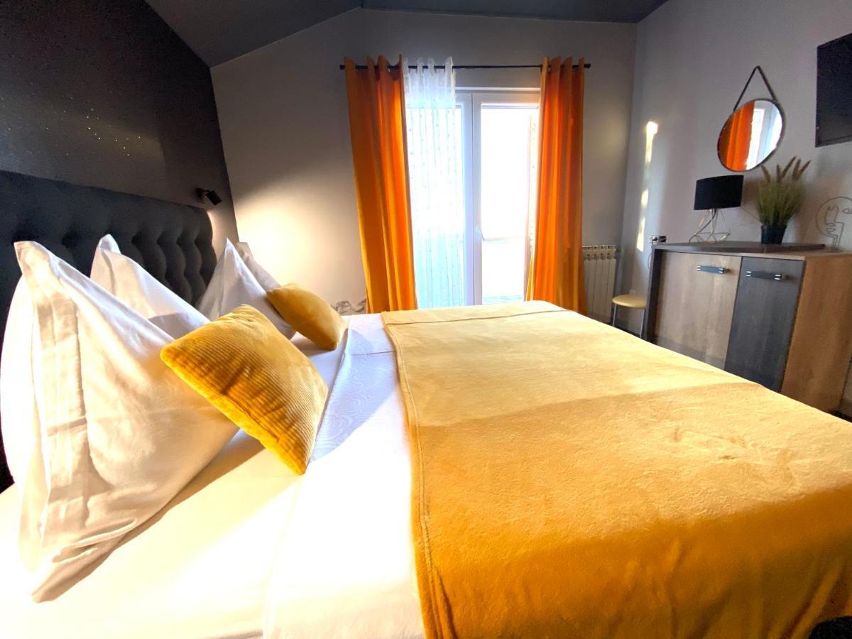 Apartements And Rooms Next To The Sea - Belveder Rab Супетарска-Драга Экстерьер фото