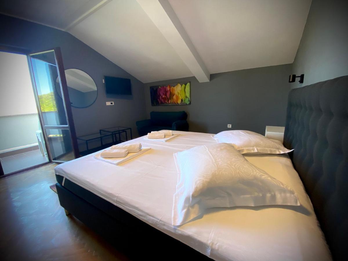Apartements And Rooms Next To The Sea - Belveder Rab Супетарска-Драга Экстерьер фото