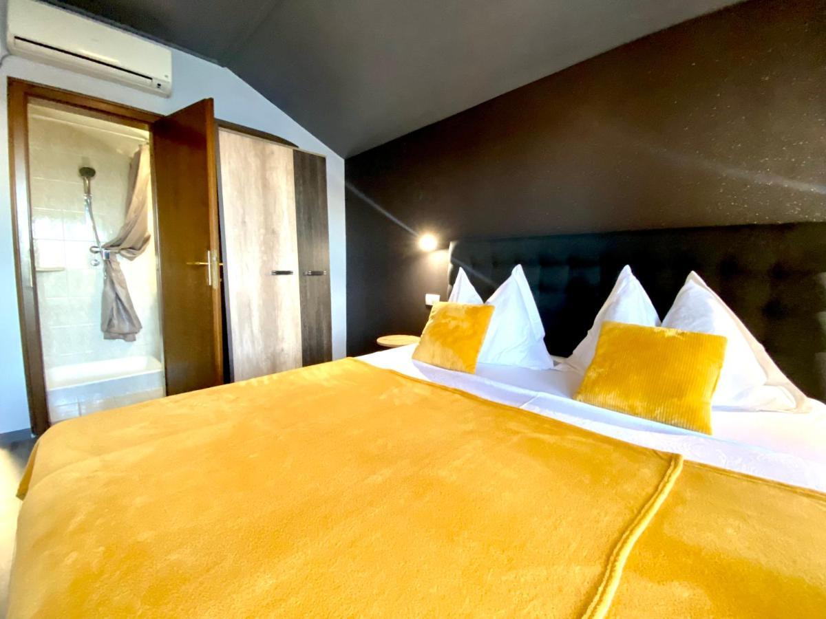 Apartements And Rooms Next To The Sea - Belveder Rab Супетарска-Драга Экстерьер фото